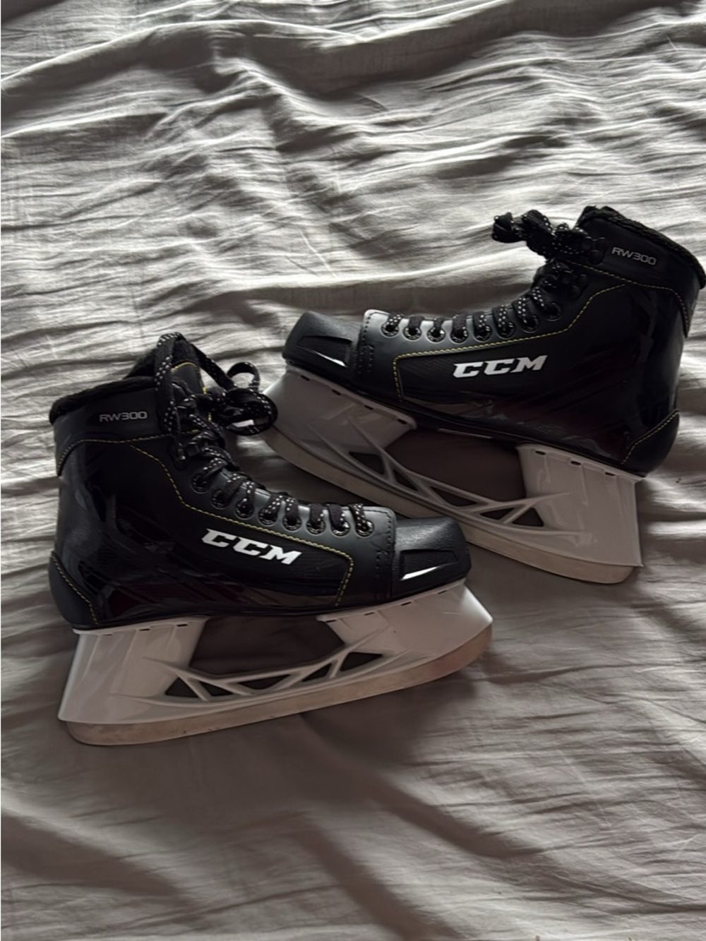 CCM Black and White RW300 Ice Hockey Skates